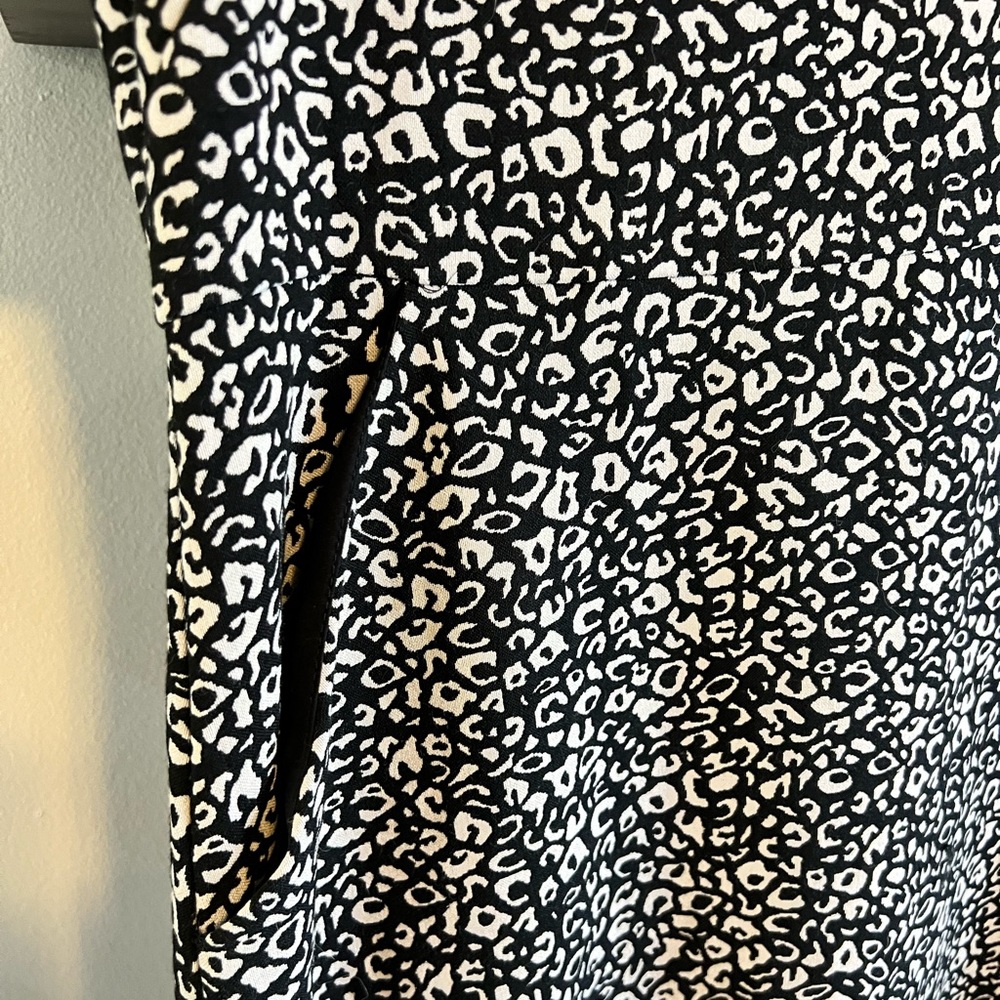 ✨LOFT✨ Dress - Picture 3 of 4